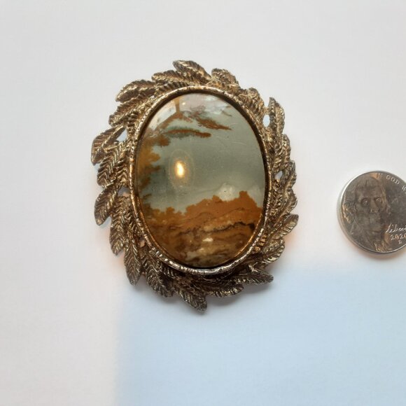 Vintage Picture Jasper Brooch Pin Encased in Gold Toned Oval Frame Bezel - Picture 5 of 7